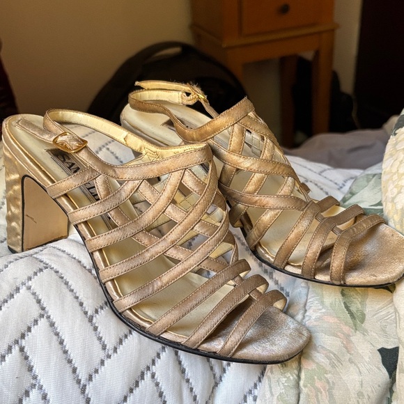 Sam & and Libby Elegant Strappy Gold Classy Boho Summer Sandals Women’s Size 7 - Picture 2 of 5